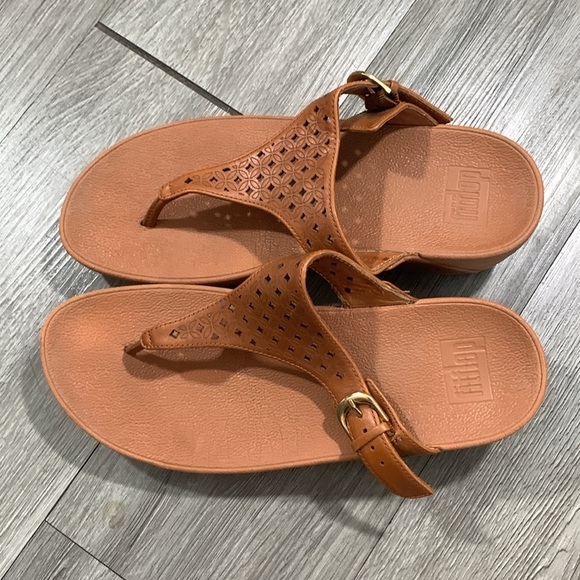 FitFlop Lattice Toe Laser Cut Out Brown Leather Thong Style Slip-On Sandals - Picture 3 of 8